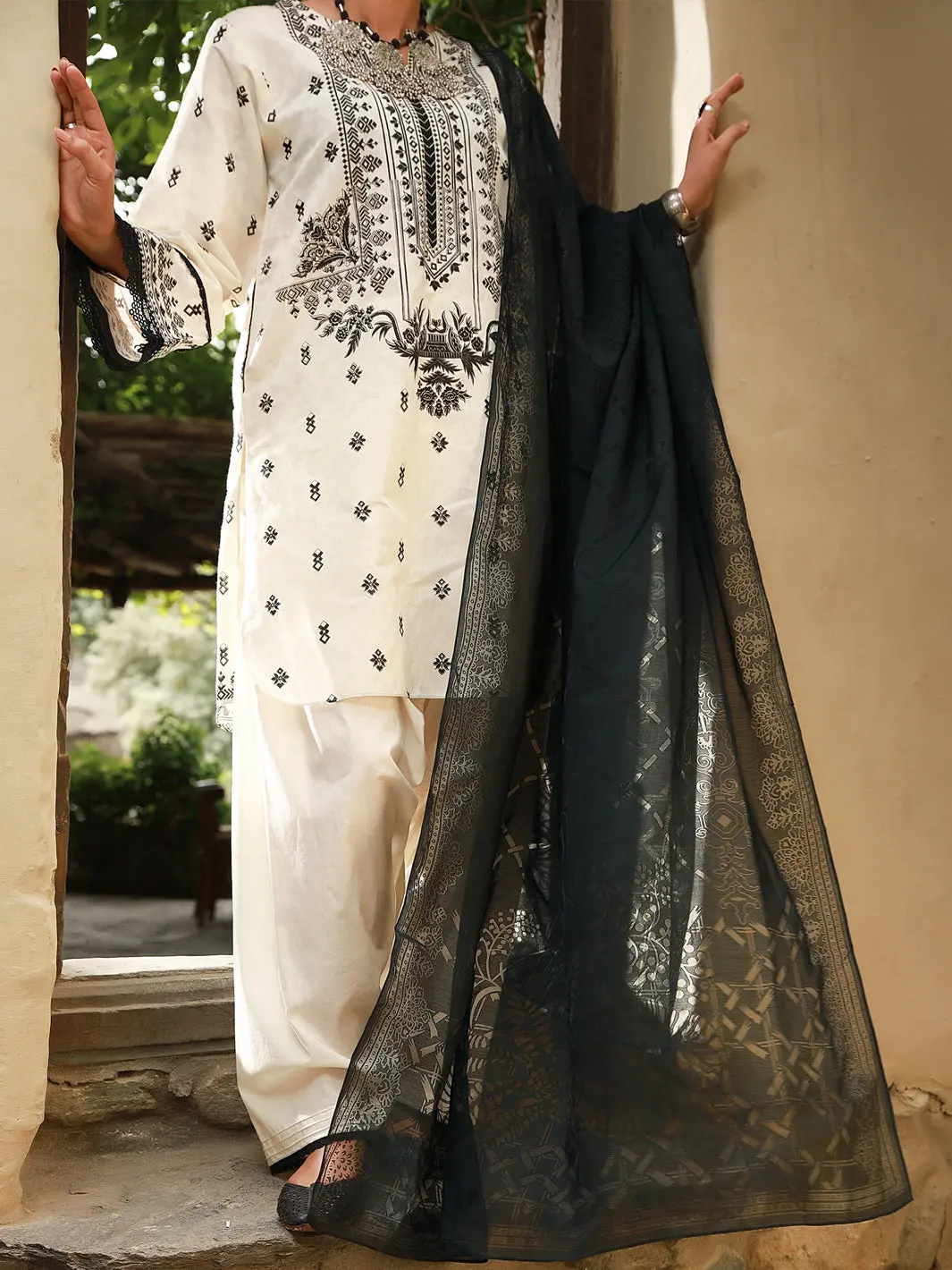 Black & White Dobby  3Pc Stitched - Alp-3Ps-1409 1