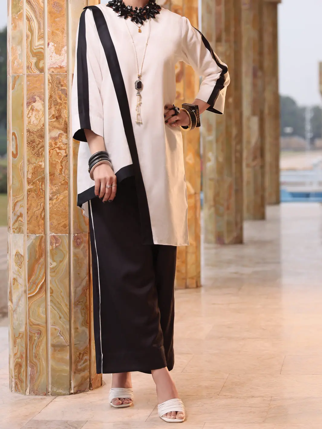 Black & White Lawn 2Pc Stitched - Alp-2Ps-Lks-1069 1