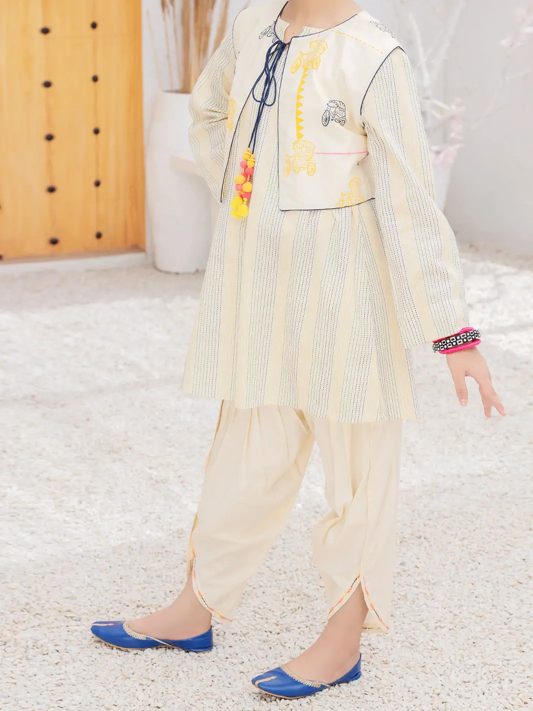 Off White 2Pc Stitched - Alt-2Ps-Lks-1080 1