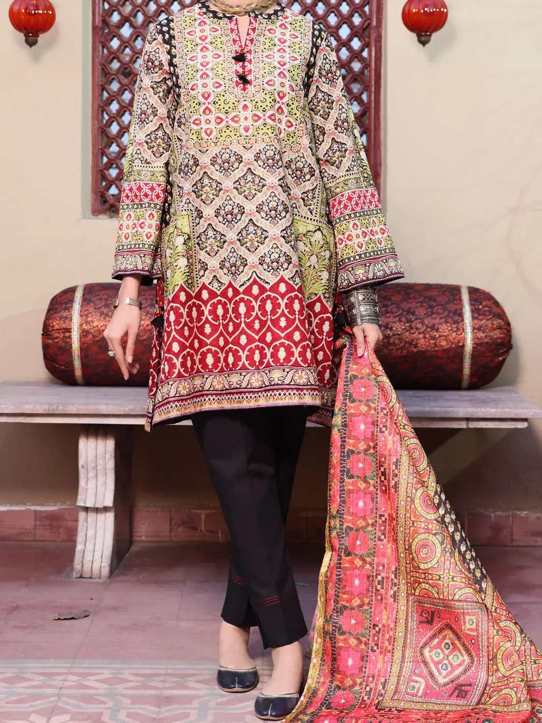 Black & Gold Lawn 3Pc Stitched - Alp-3Ps-1120/S 1