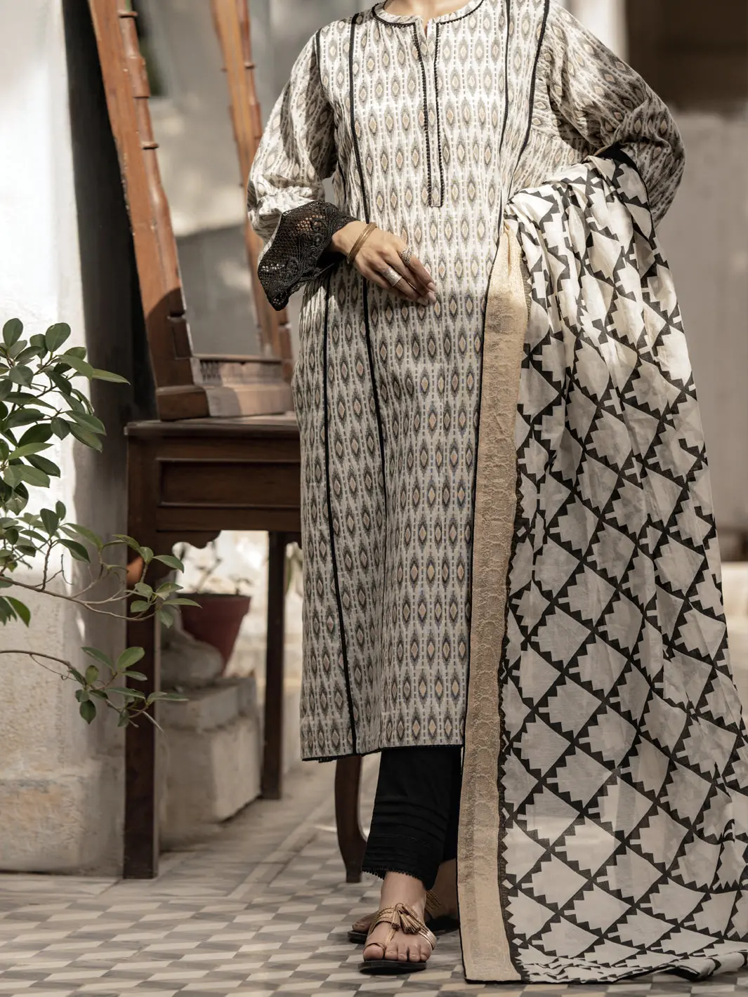 Black & White Jacquard 3Pc Unstitched - Alp-3Ps-1172 1