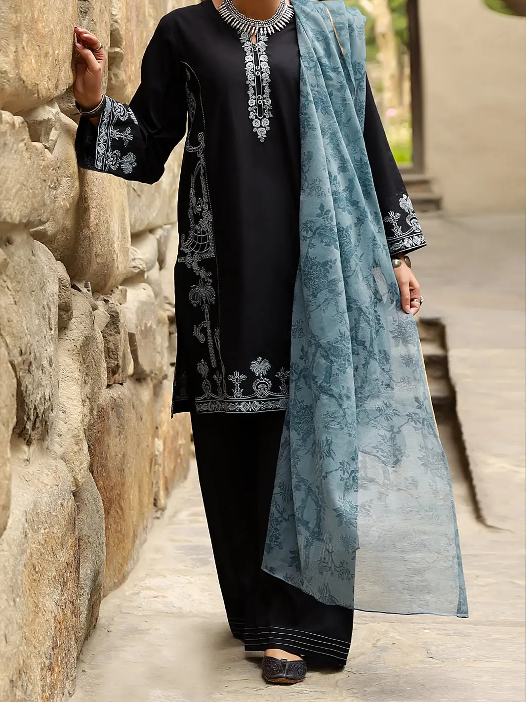 Black Lawn 3Pc Unstitched - Alp-3Ps-1412 1