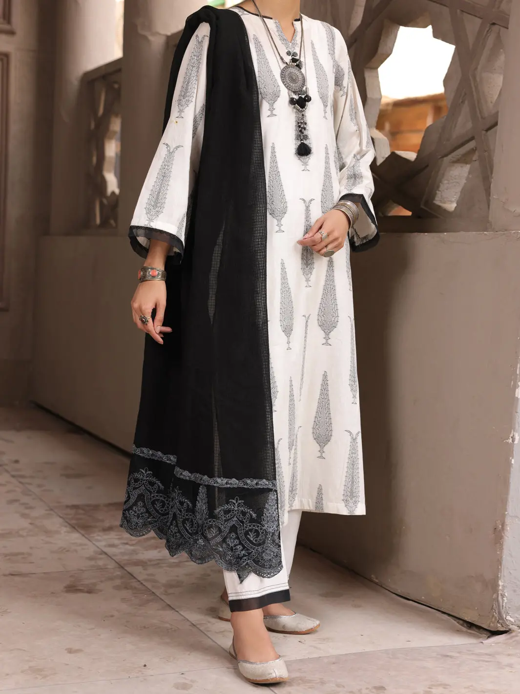 Black & White 3Pc Stitched - Alp-3Ps-1634 1