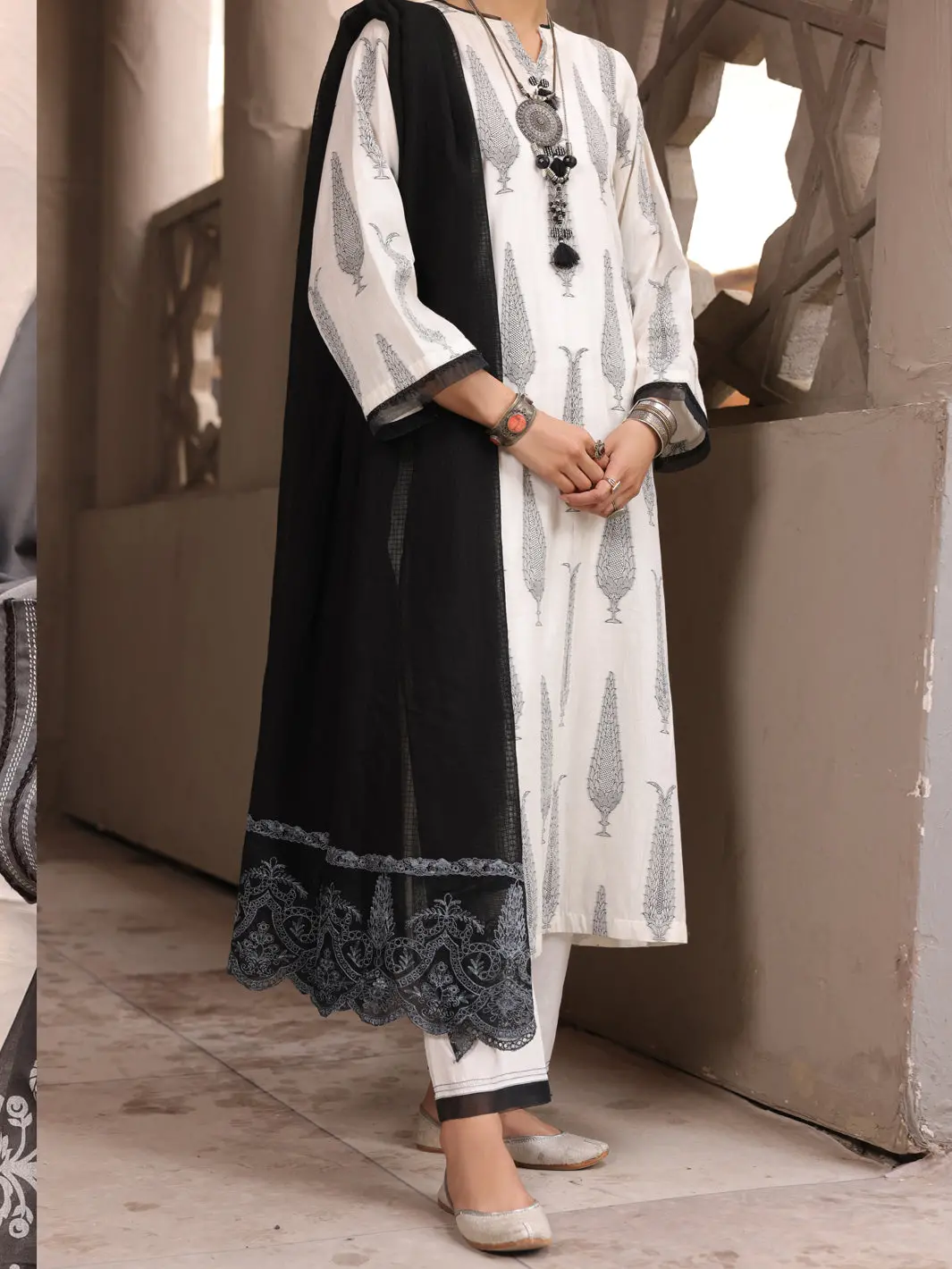 Black & White 3Pc Unstitched - Alp-3Ps-1634 1