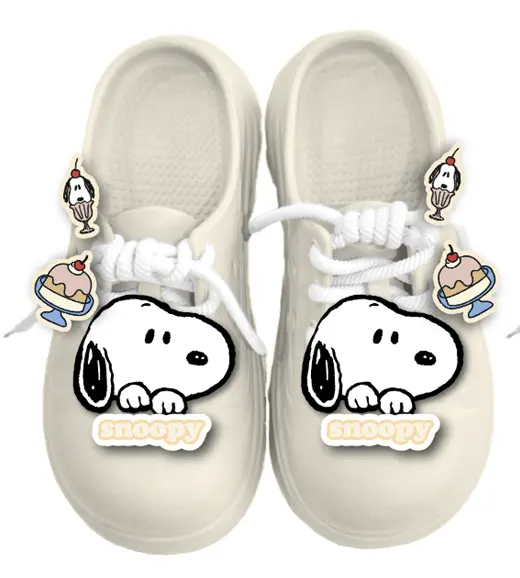 (37-38) Snoopy Collection Lace Up Clogs 1