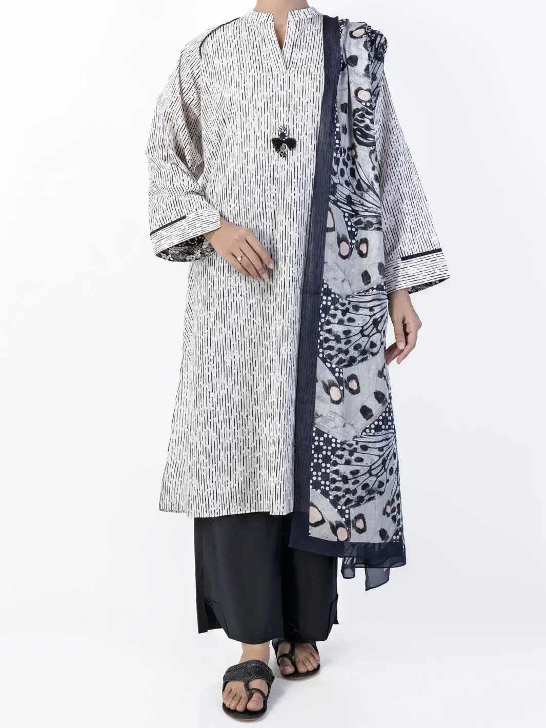Black & White Lawn 3Pc Stitched - Alp-3Ps-1752 1