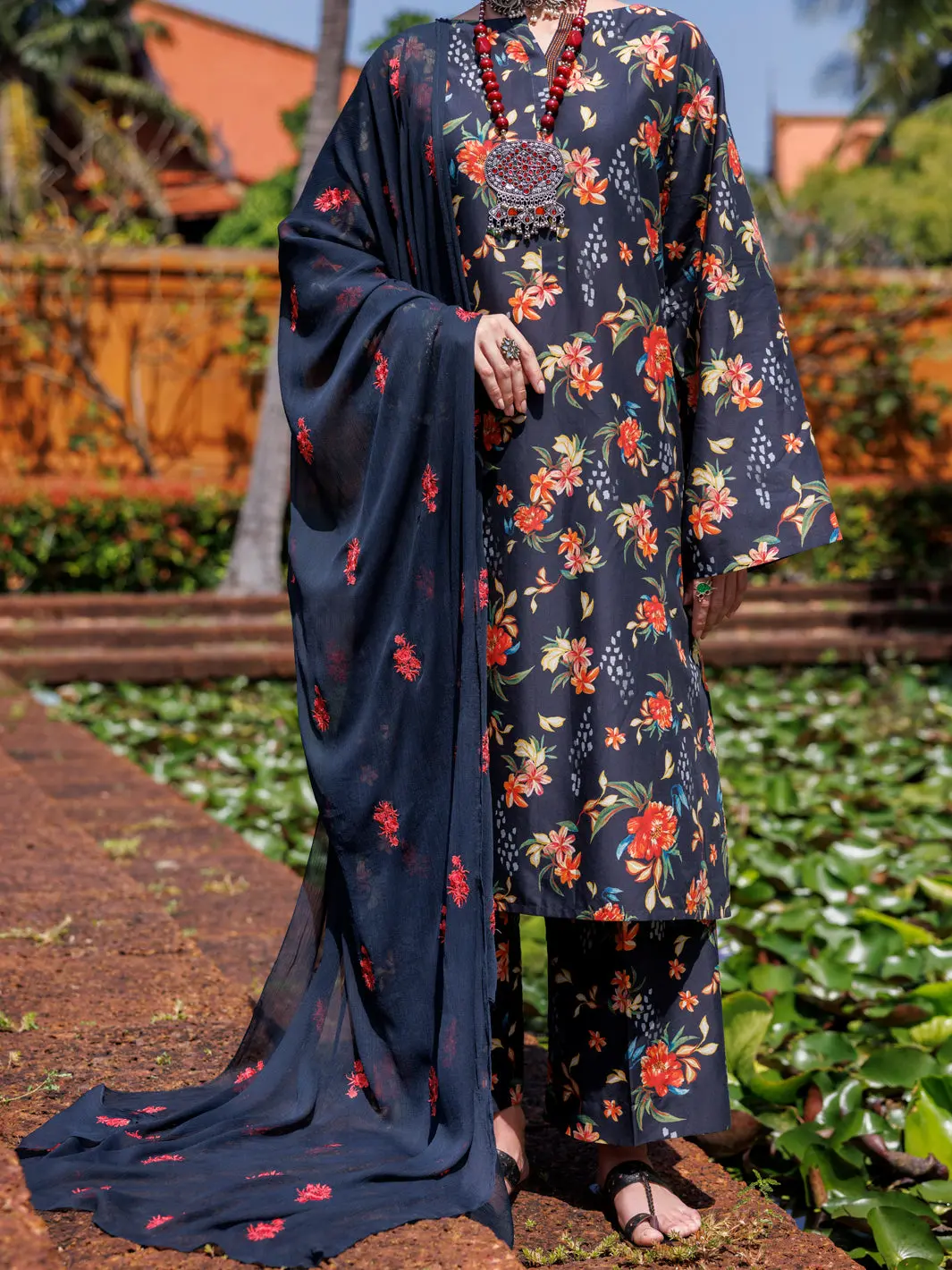 Black Lawn 3Pc Unstitched - Alp-3Ps-2101 1