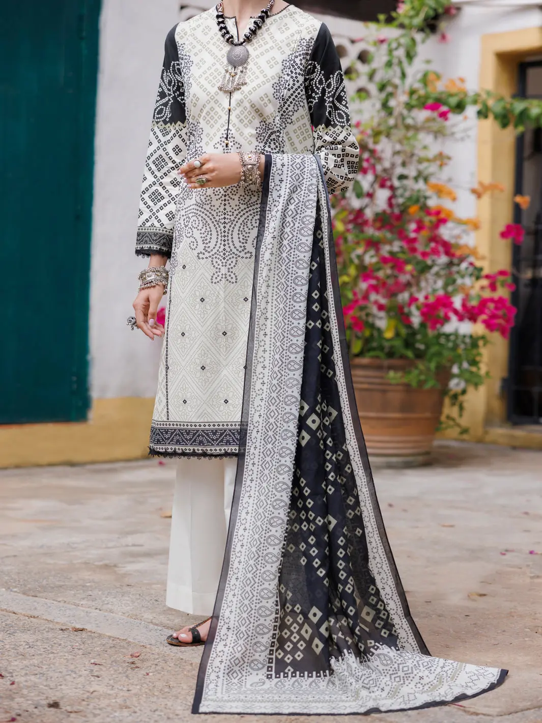 Black & White Lawn 2Pc Unstitched - Alp-2Ps-2105 1