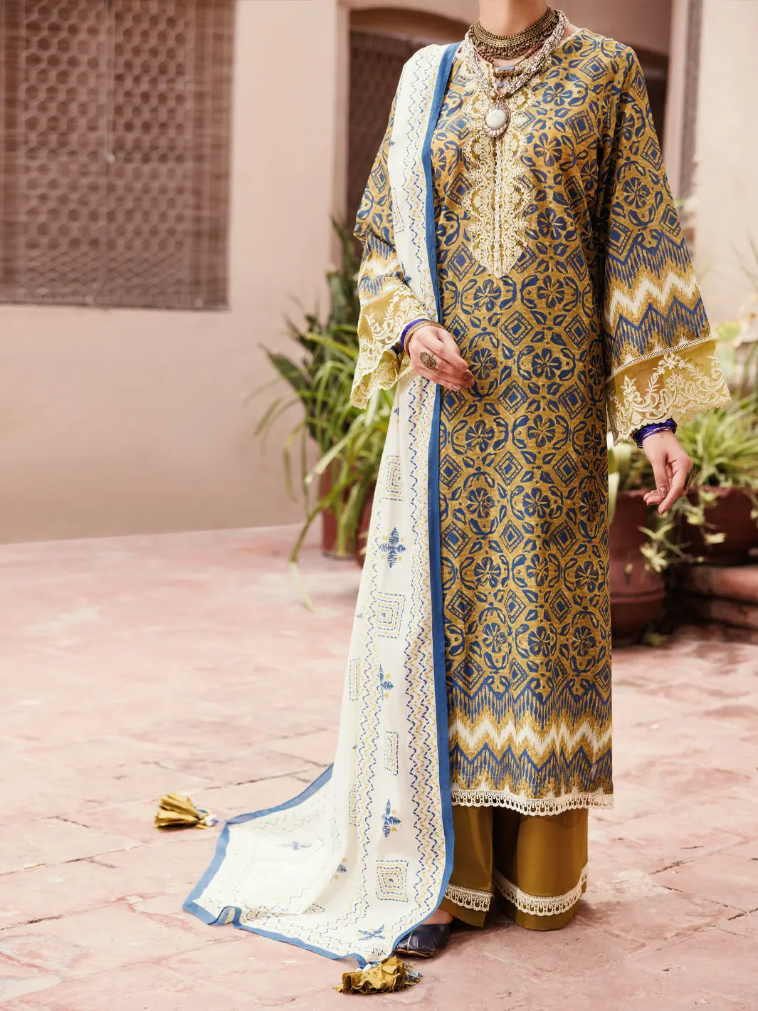 Green Lawn 3Pc Unstitched - Alp-3Ps-2281 1