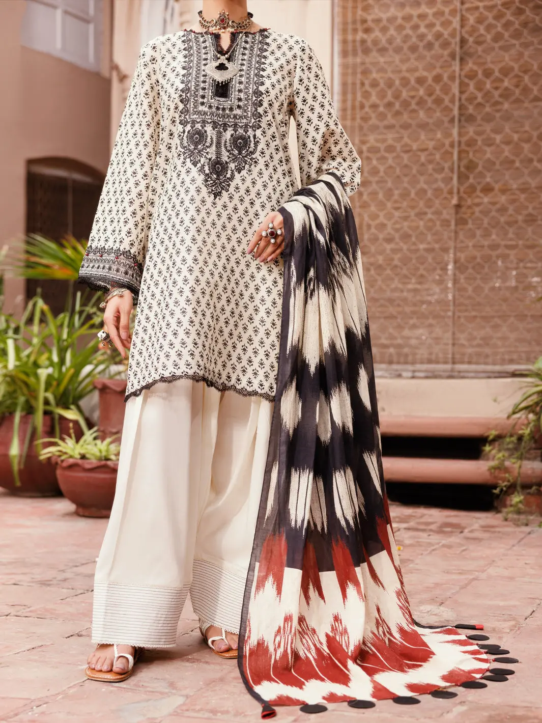 Black & White Lawn 3Pc Unstitched - Alp-3Ps-2283 1
