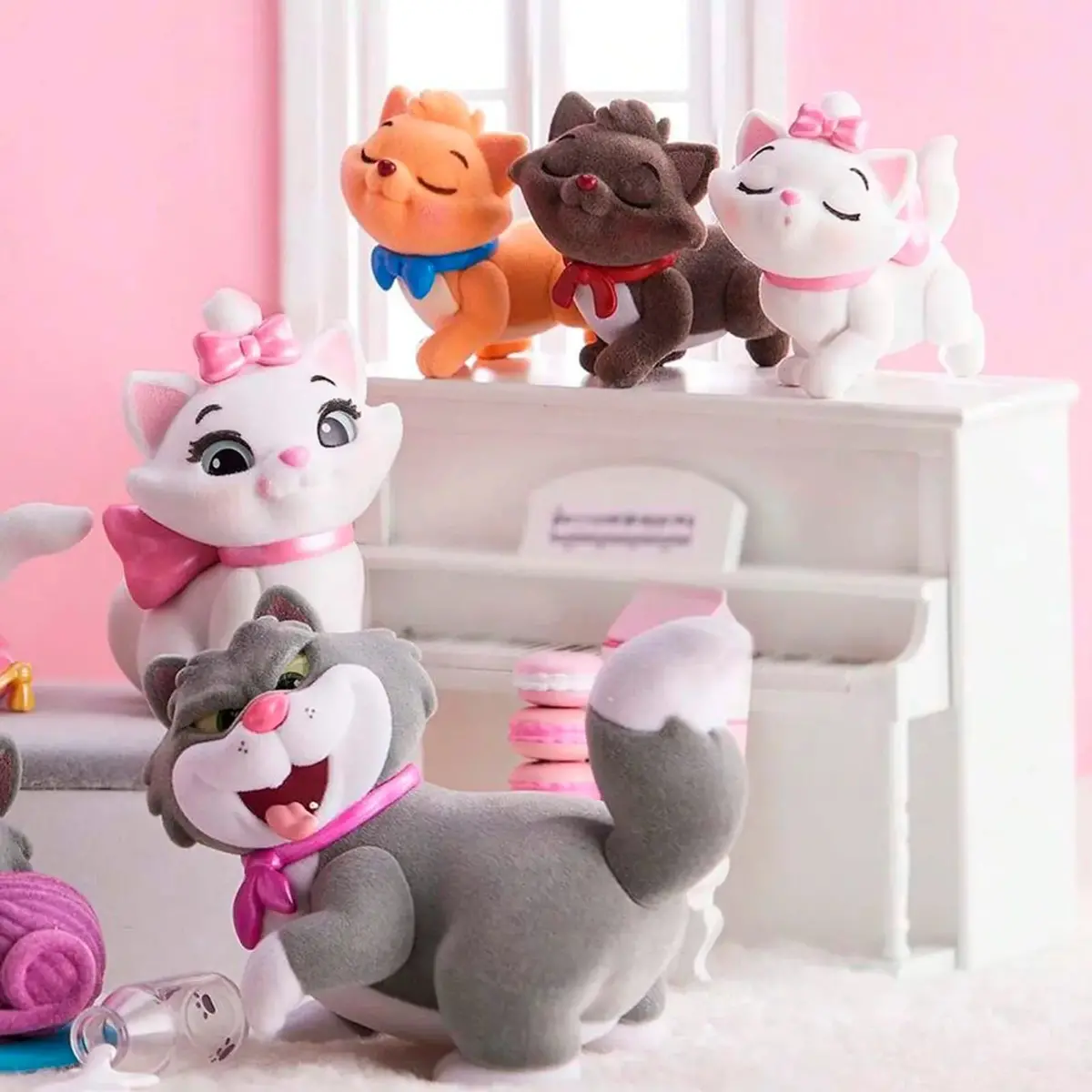 Disney Cat Surprise Box Figure 1