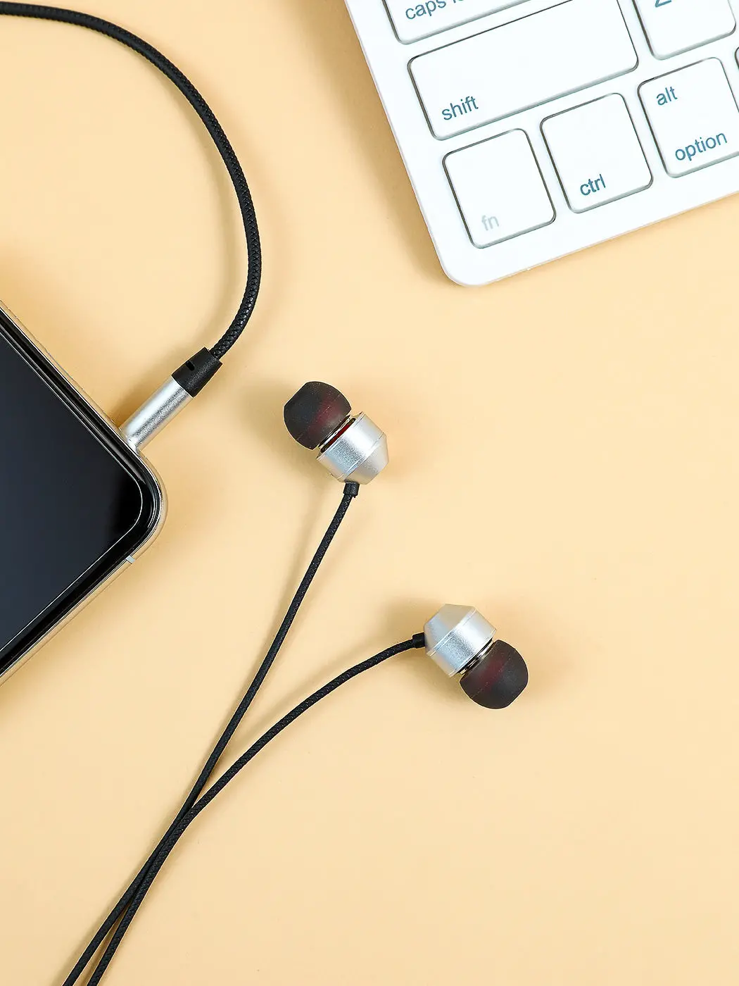 3.5Mm In-Ear Earphones Model: Y771(Silver & Black) 2
