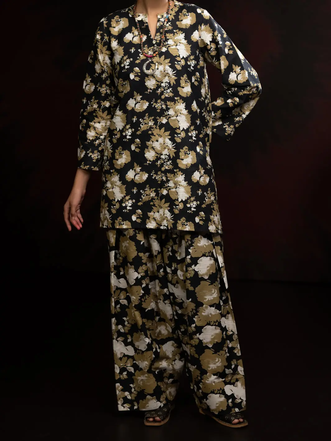 Black Slub Khaddar 2Pc Stitched - Al-2Ps-Lks-1095 1
