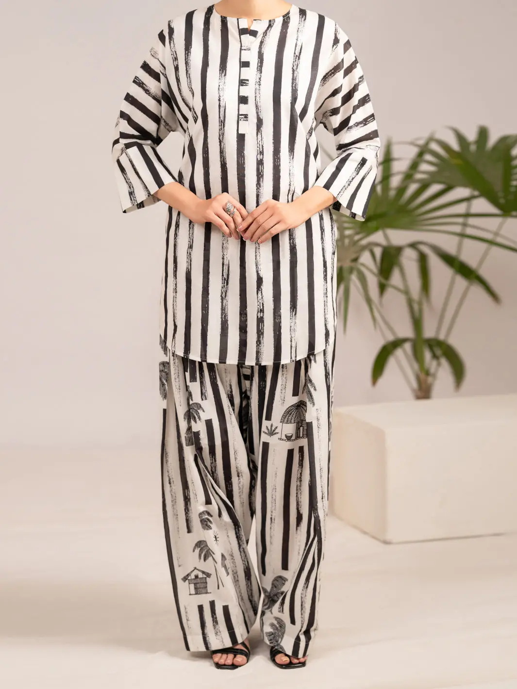 Black & White Lawn 2Pc Stitched - Al-2Ps-Lks-1111 1