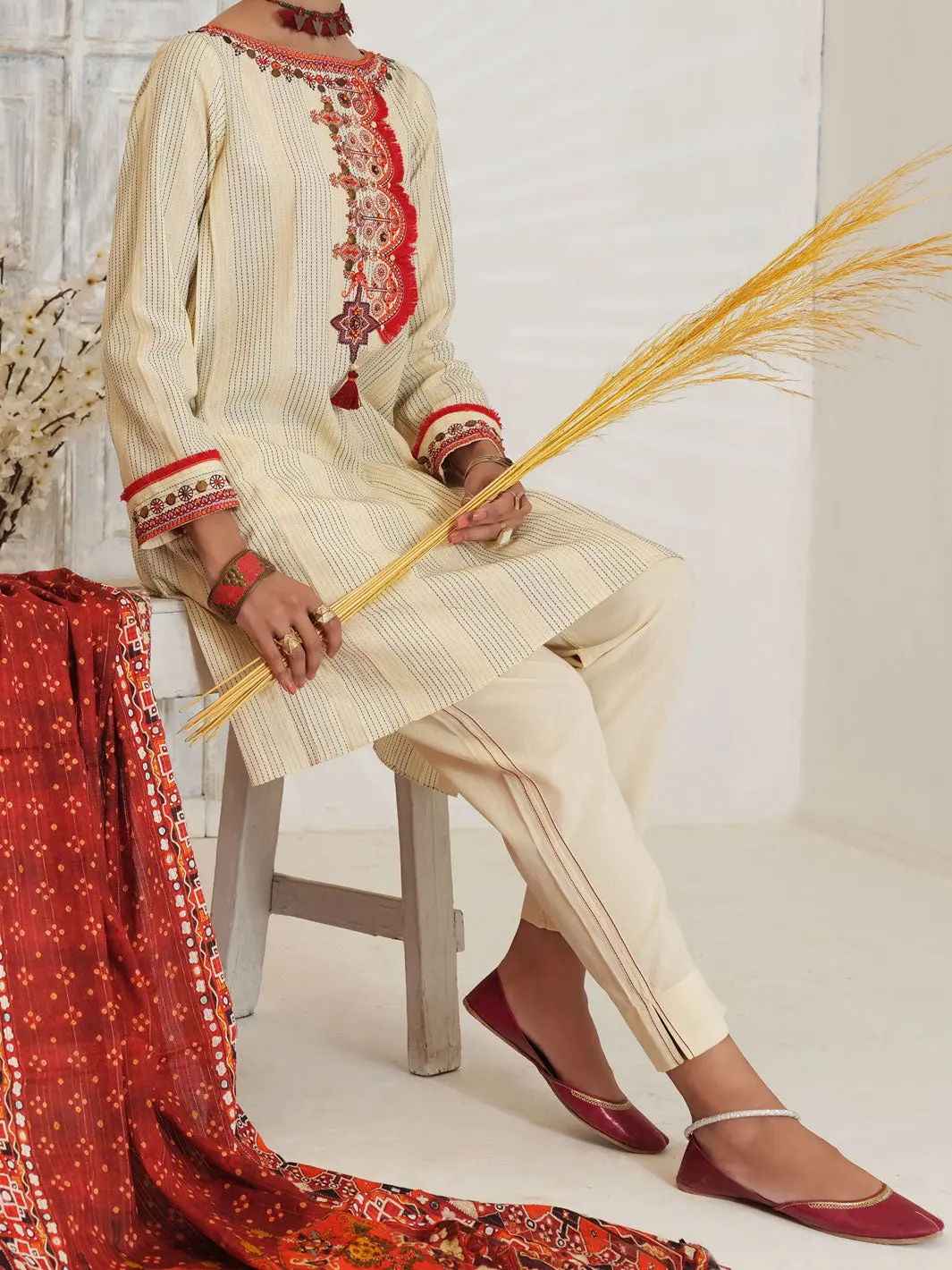 Off White Yarn Dyed Jacquard 3Pc Stitched - Alp-3Ps-1053/S 1