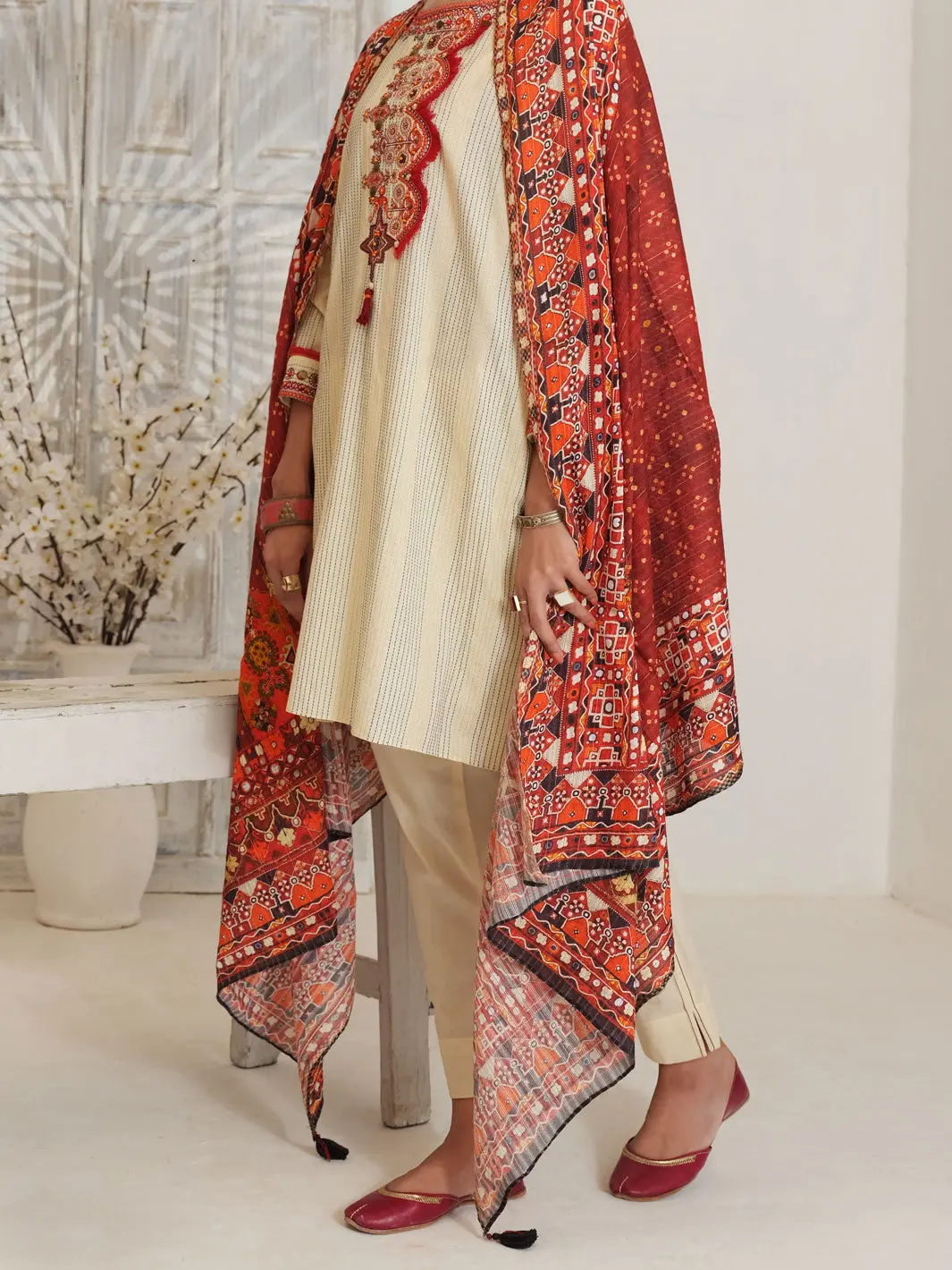 Off White Yarn Dyed Jacquard 3Pc Stitched - Alp-3Ps-1053/S 3