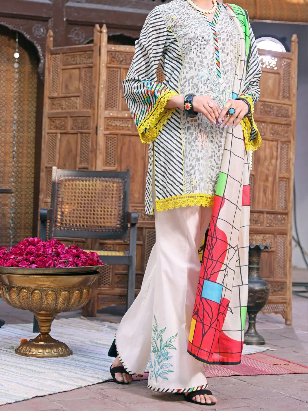 Off White Lawn 3Pc Unstitched - Alp-3Ps-1084 1