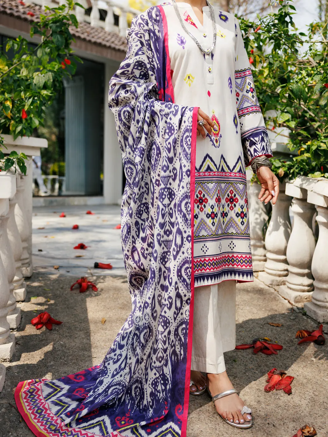 Ivory Lawn 3Pc Stitched - Alp-3Ps-2115 1