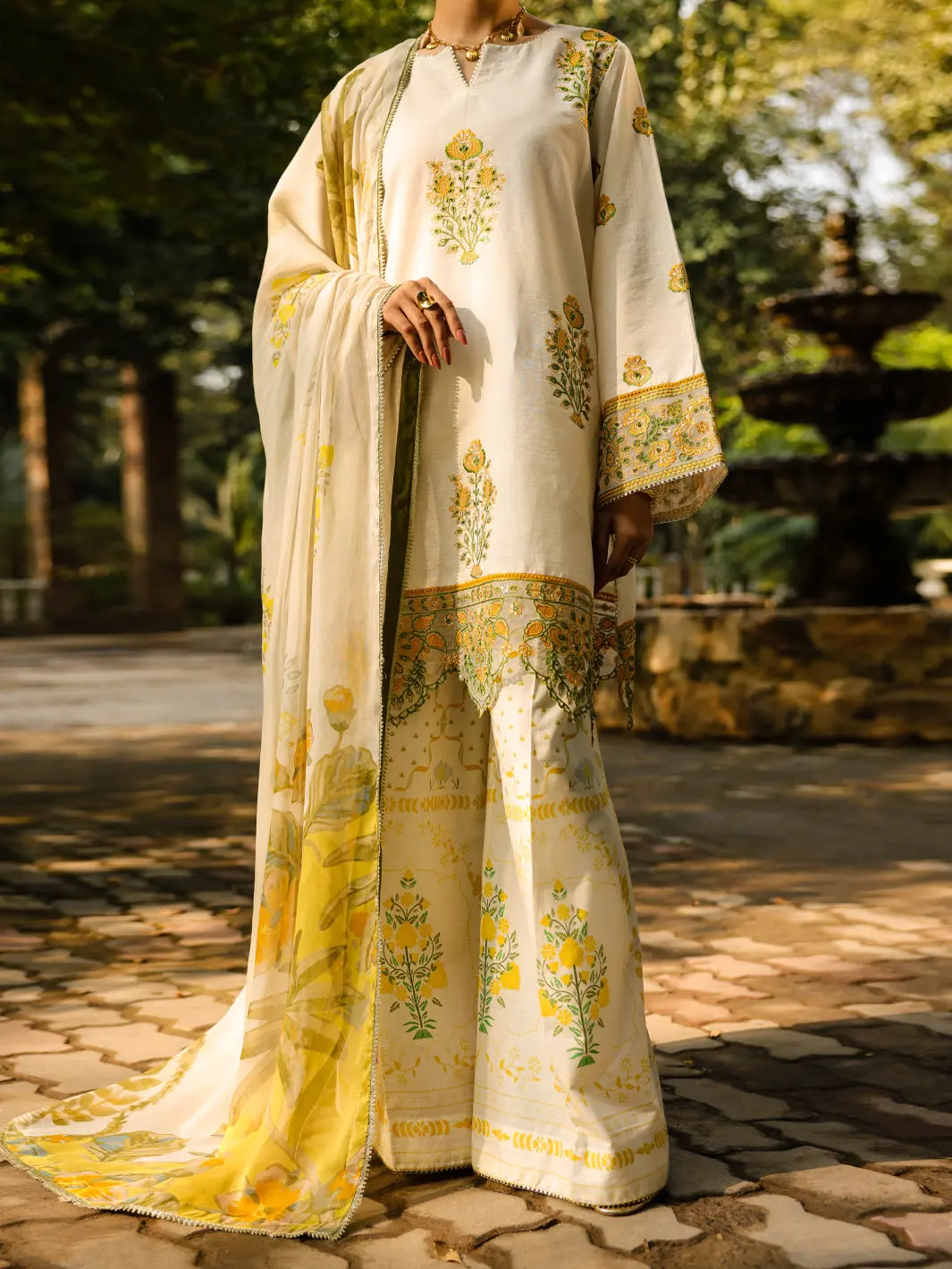 Off White Lawn 3Pc Unstitched - Alp-3Ps-2374 1