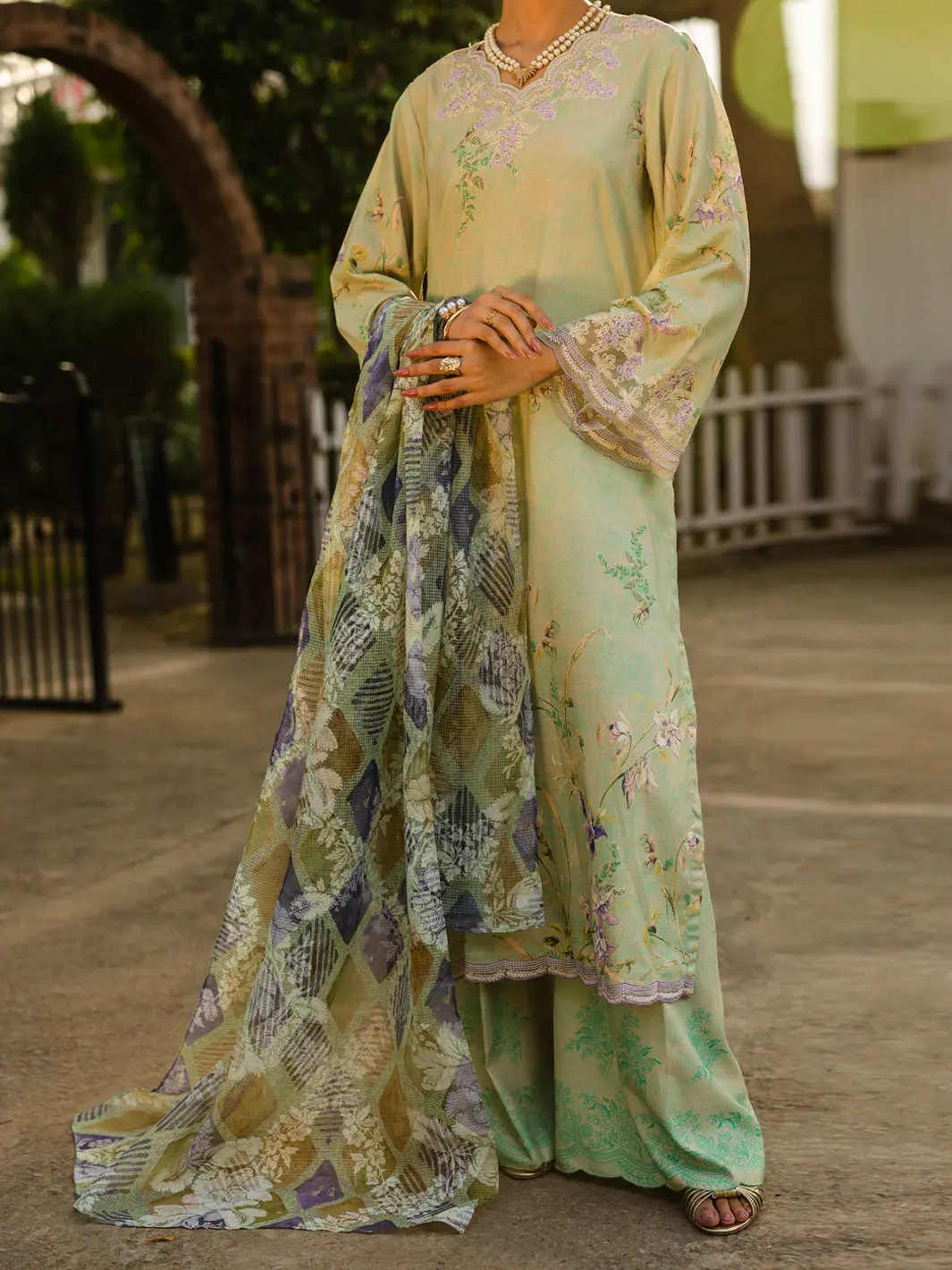 Green Lawn 3Pc Unstitched - Alp-3Ps-2461 1