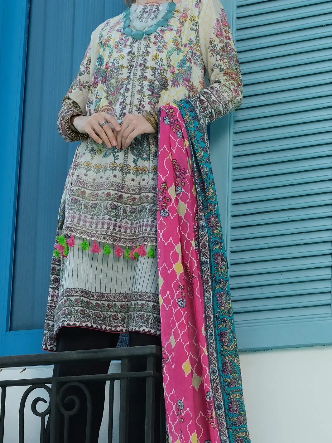 Off White Lawn 3Pc Stitched - Alp-3Ps-804 1