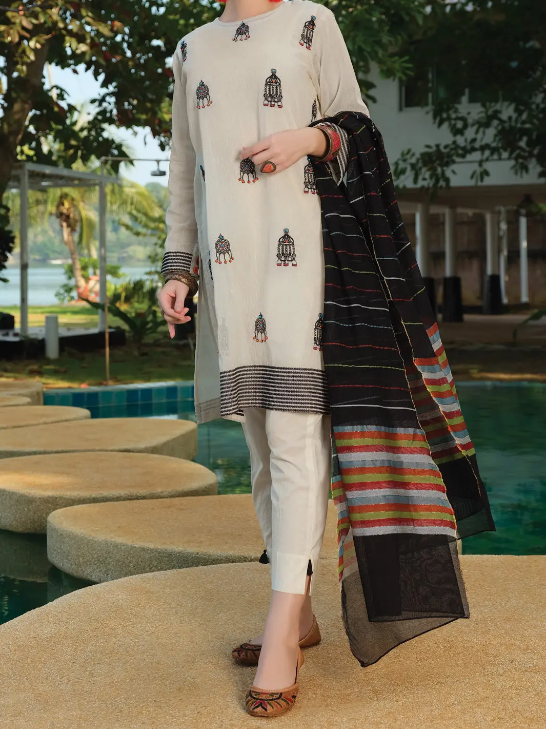 Off White Lawn 3Pc Stitched - Alp-3Ps-815 1