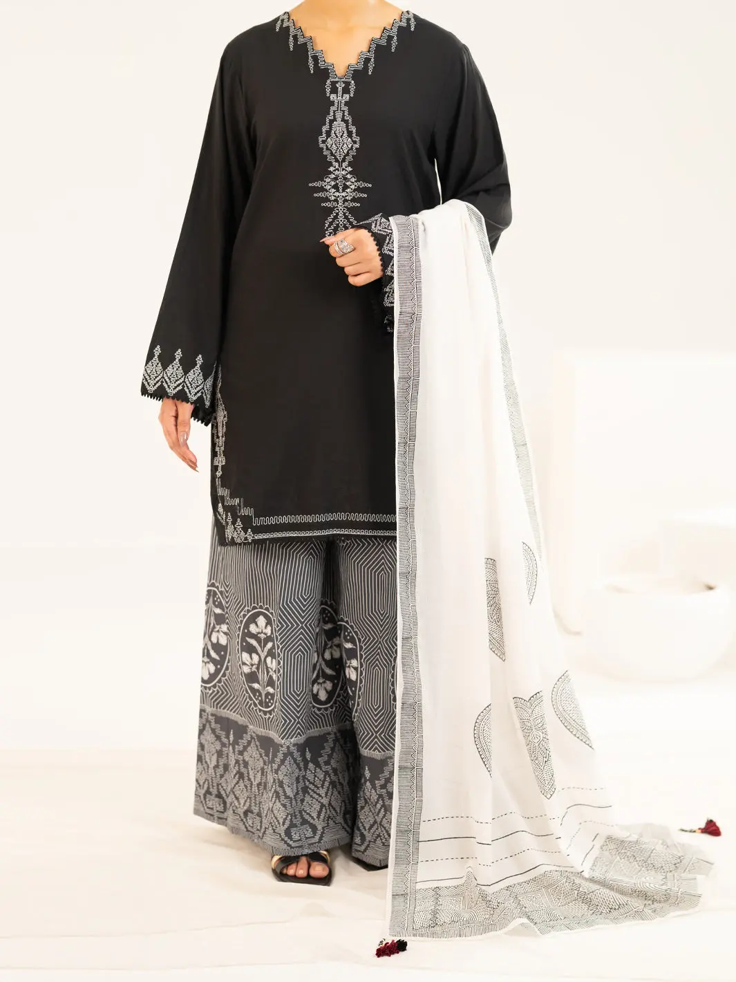 Black Lawn Stitched 2Pc - Alp-2Ps-Lks-2533 1