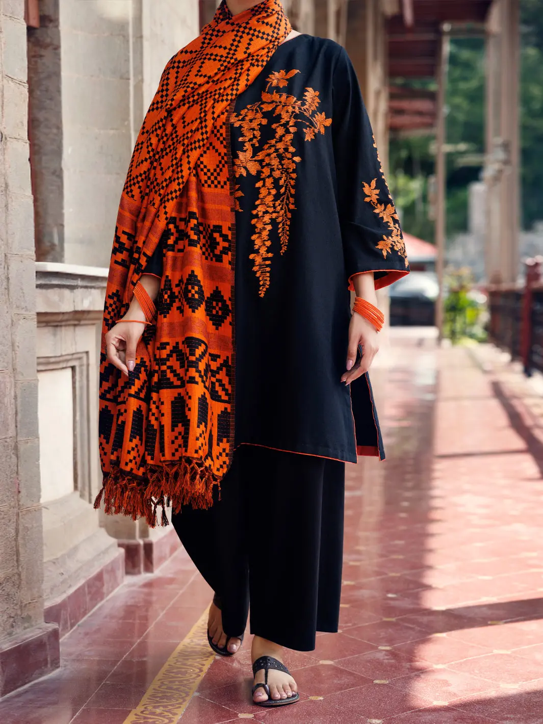 Black Light Khaddar 3Pc Stitched - Awp-3Ps-771 1