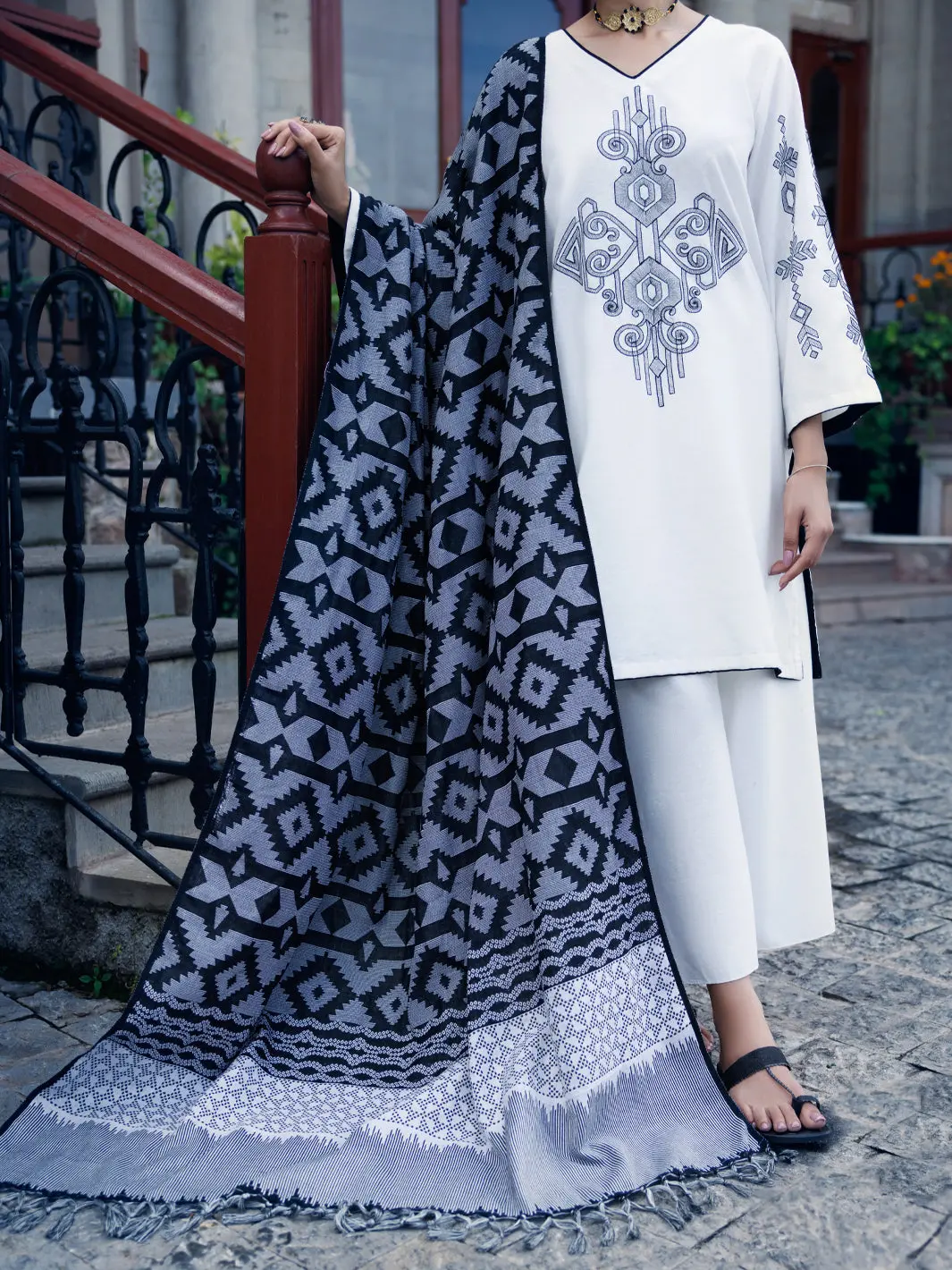 White Light Khaddar 3Pc Stitched - Awp-3Ps-770 1