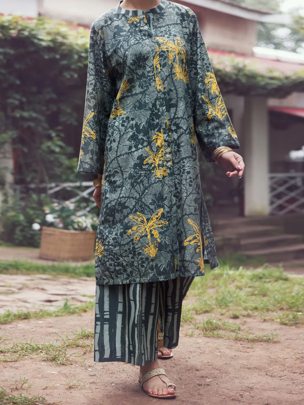 Green Cambric 2Pc Stitched - Awp-2Ps-Lks-900 1