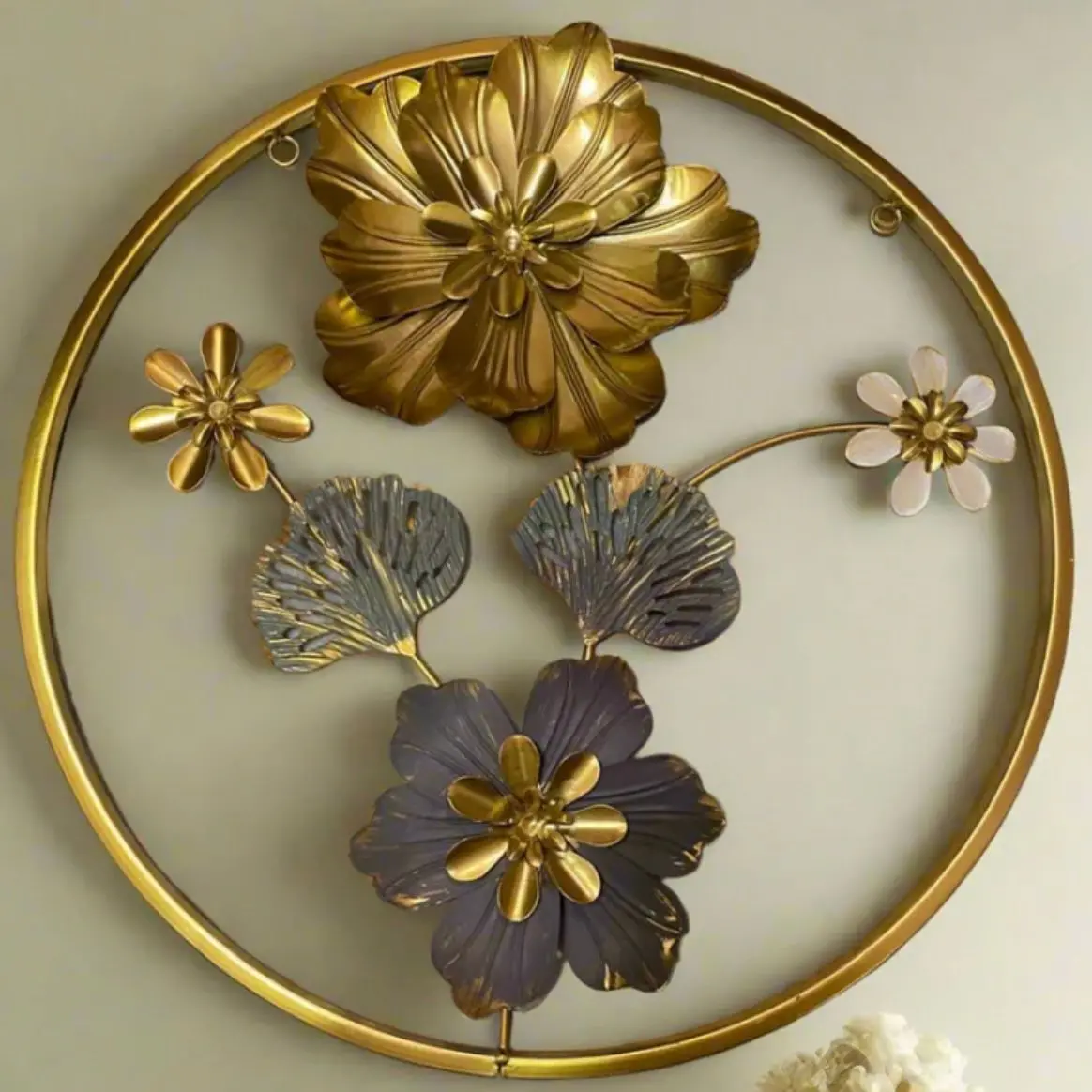 Round Golden Metal Flower Frame – Elegant Imported Decorative Wall Art 2