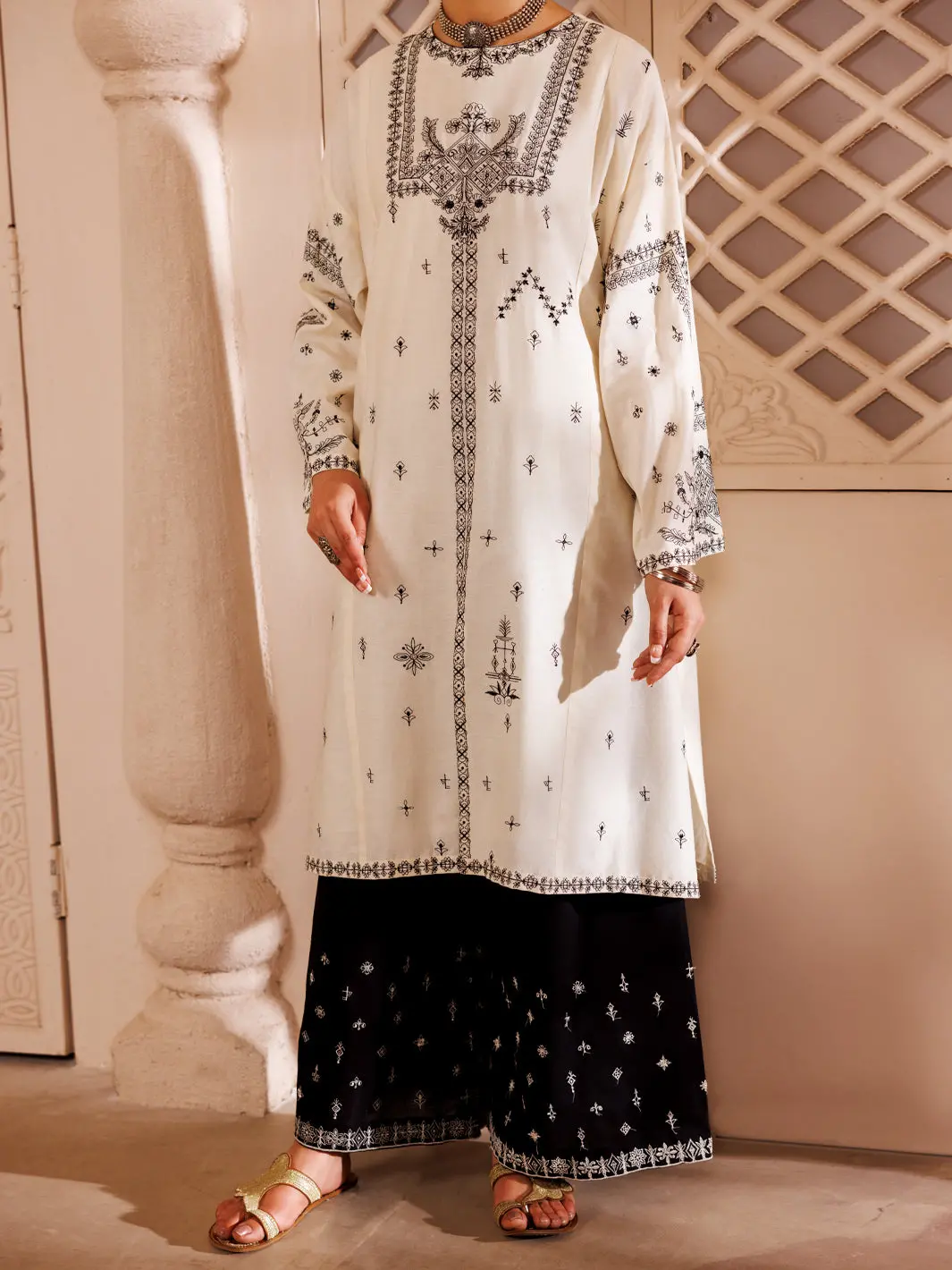 Black-White Cambric 2Pc Stitched - Al-2Ps-Lks-1001 1