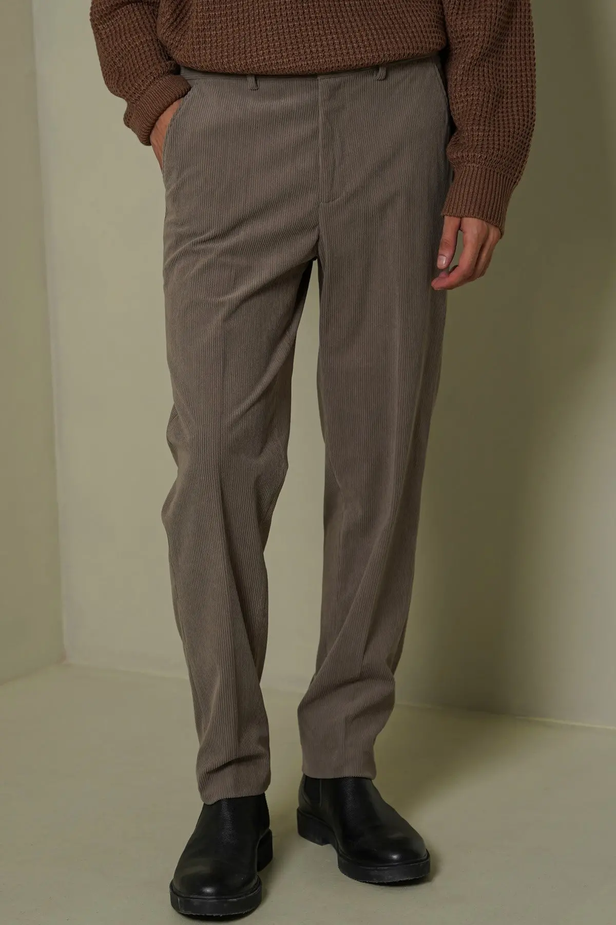 Slimfit Corduroy Pants 1
