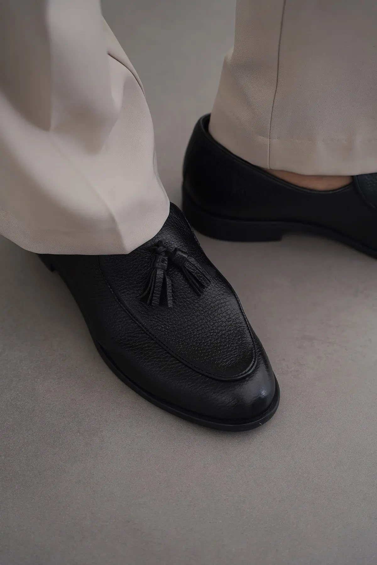 Grained Leather Tassel Loafers 3