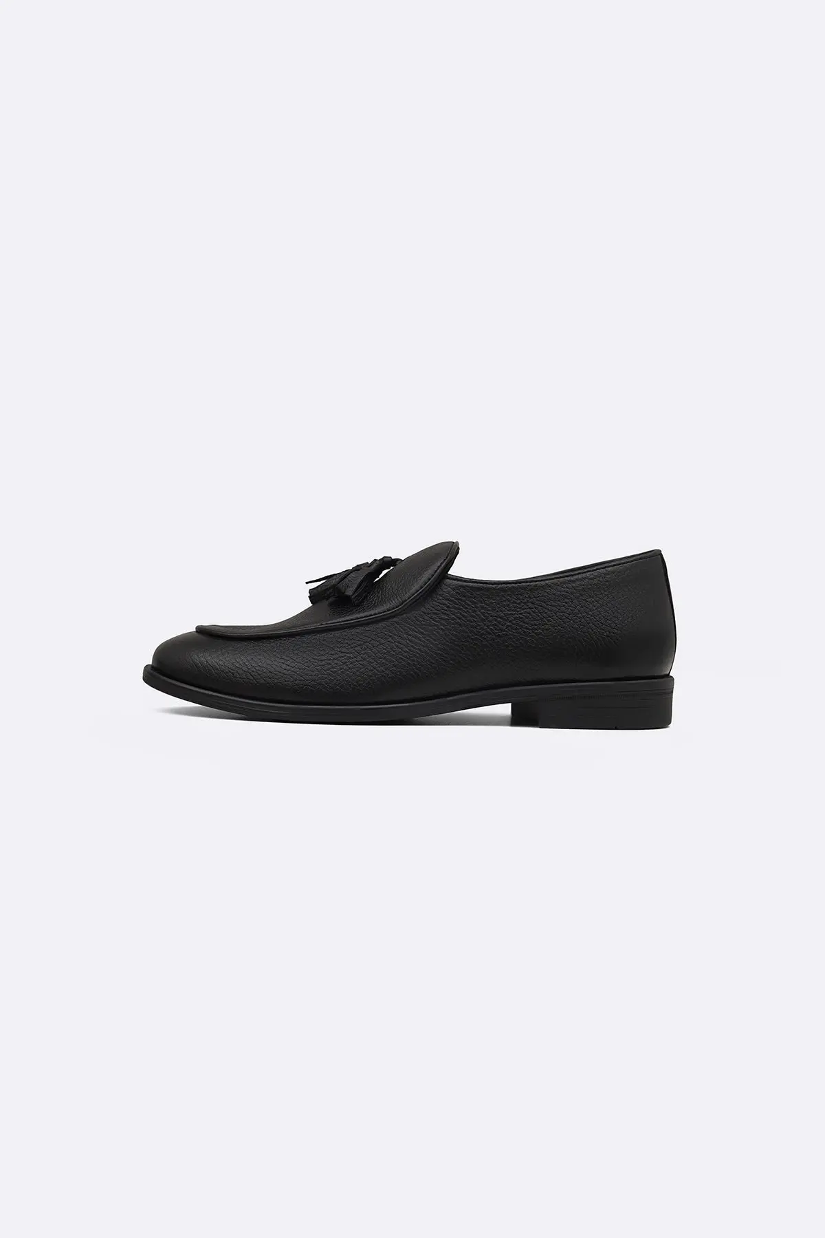 Grained Leather Tassel Loafers 1