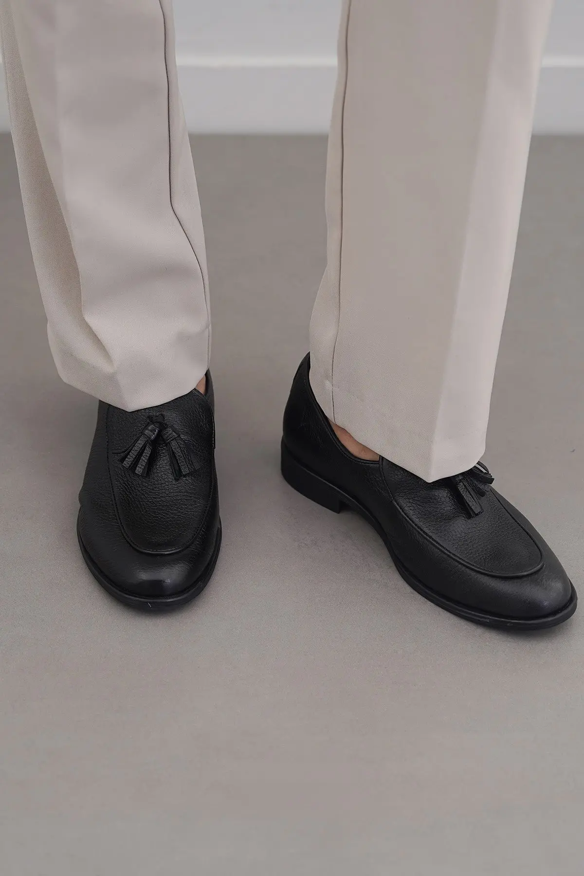 Grained Leather Tassel Loafers 4