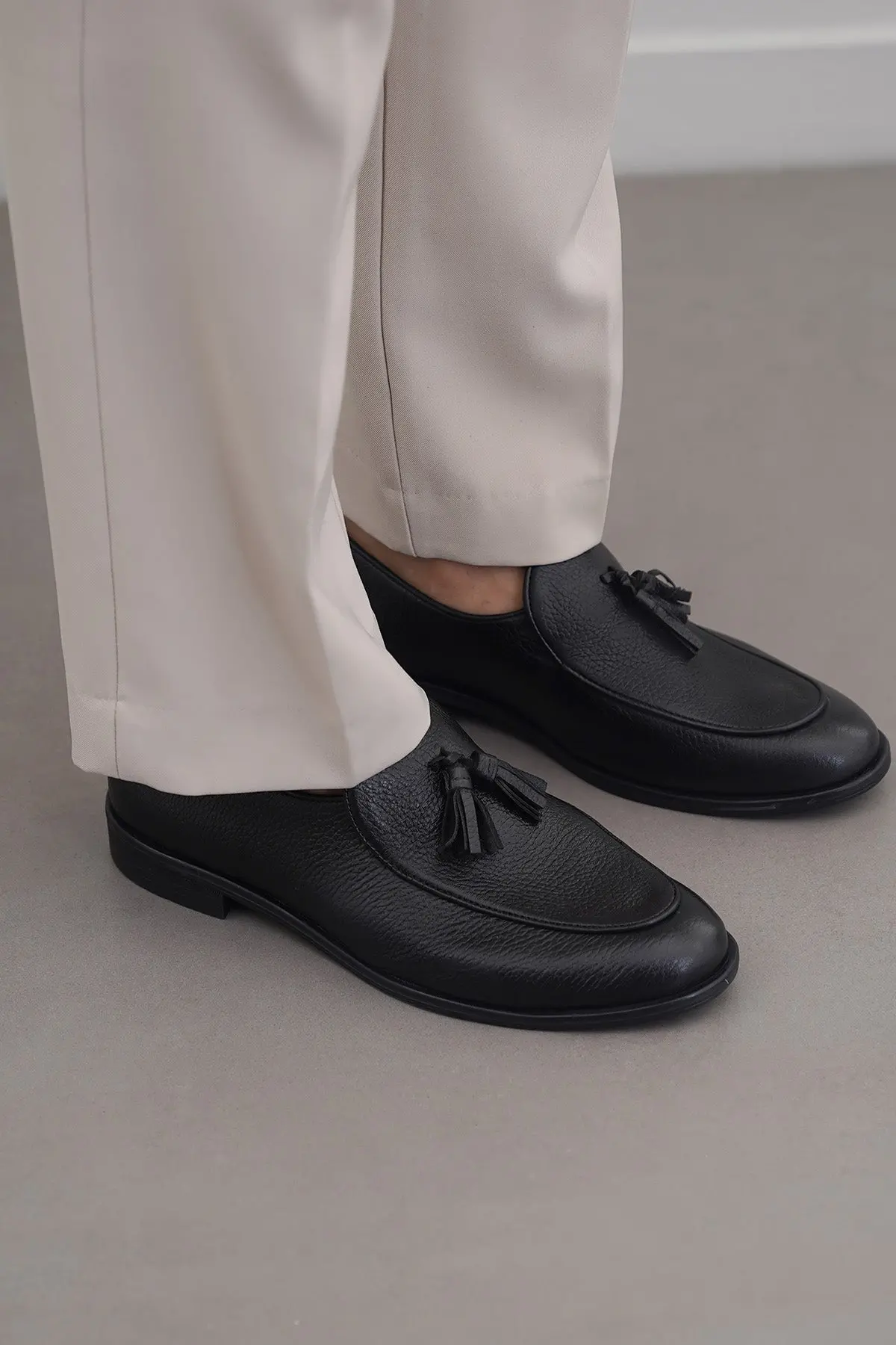 Grained Leather Tassel Loafers 2