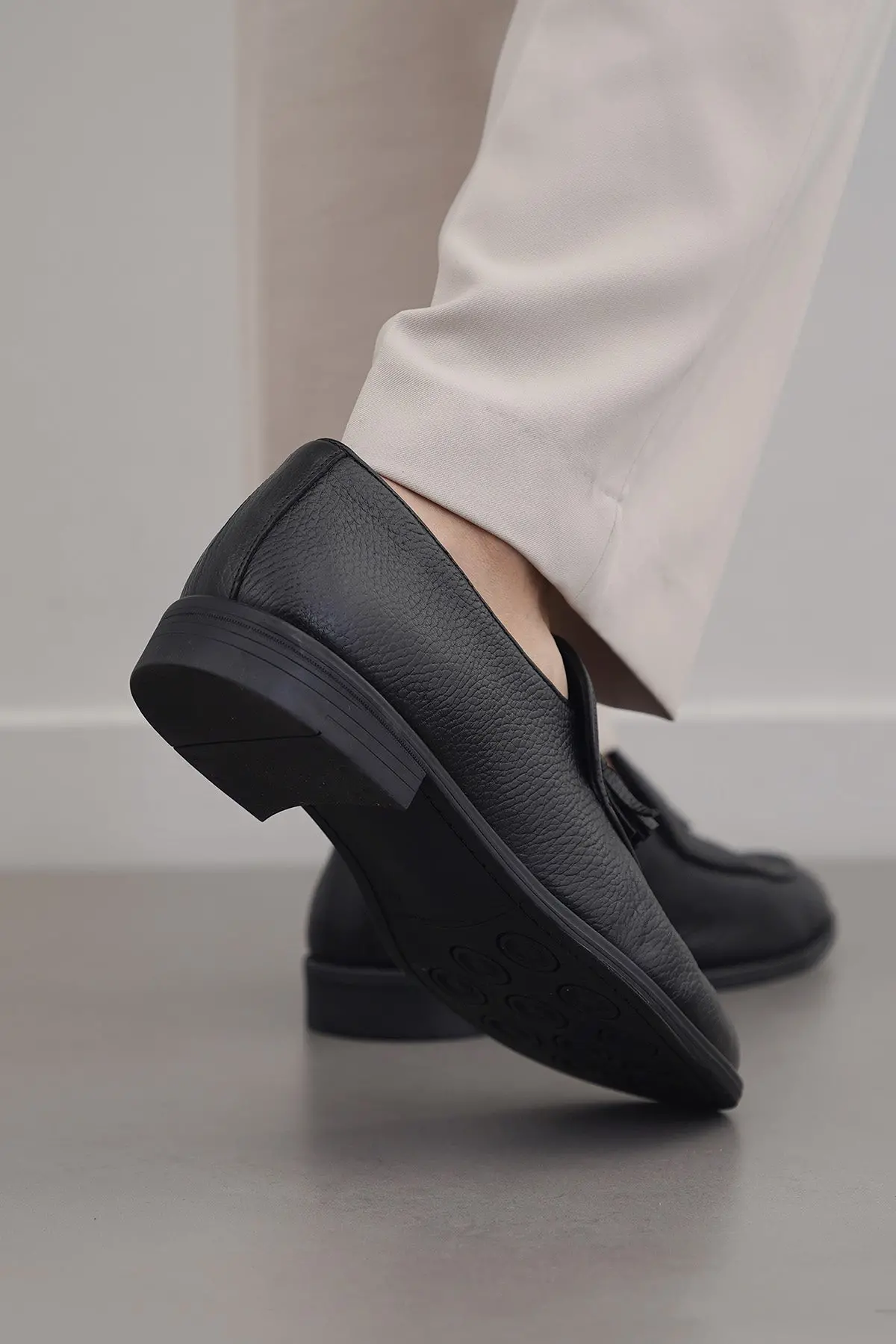 Grained Leather Tassel Loafers 6