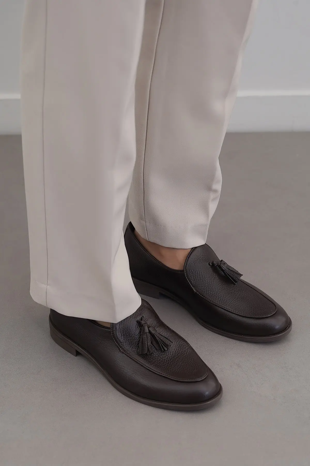 Grained Leather Tassel Loafers 2