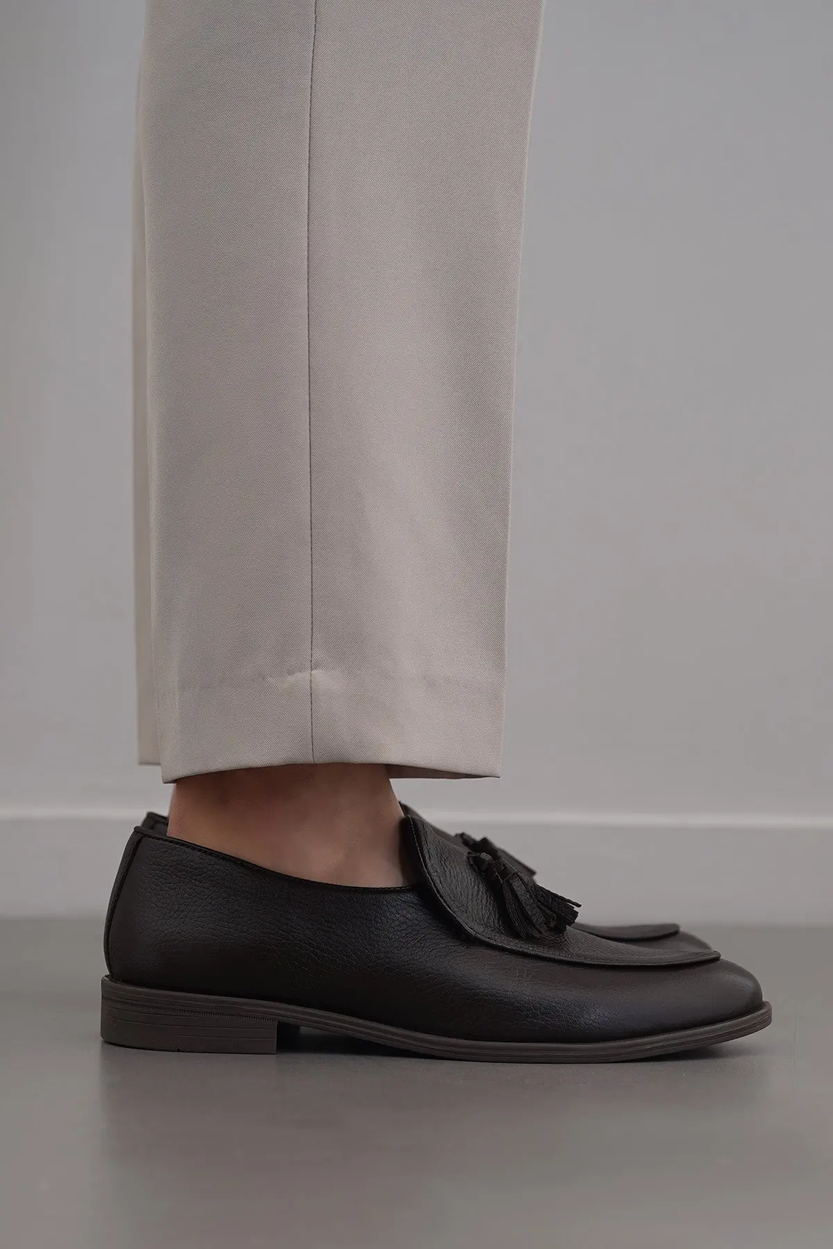 Grained Leather Tassel Loafers 5
