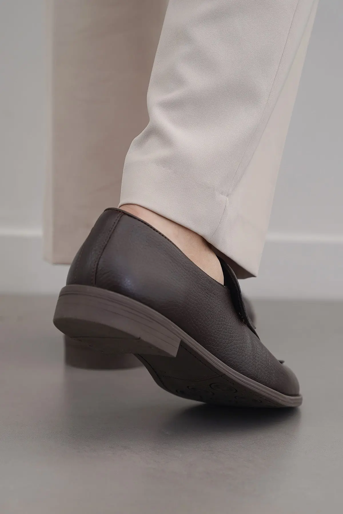 Grained Leather Tassel Loafers 6