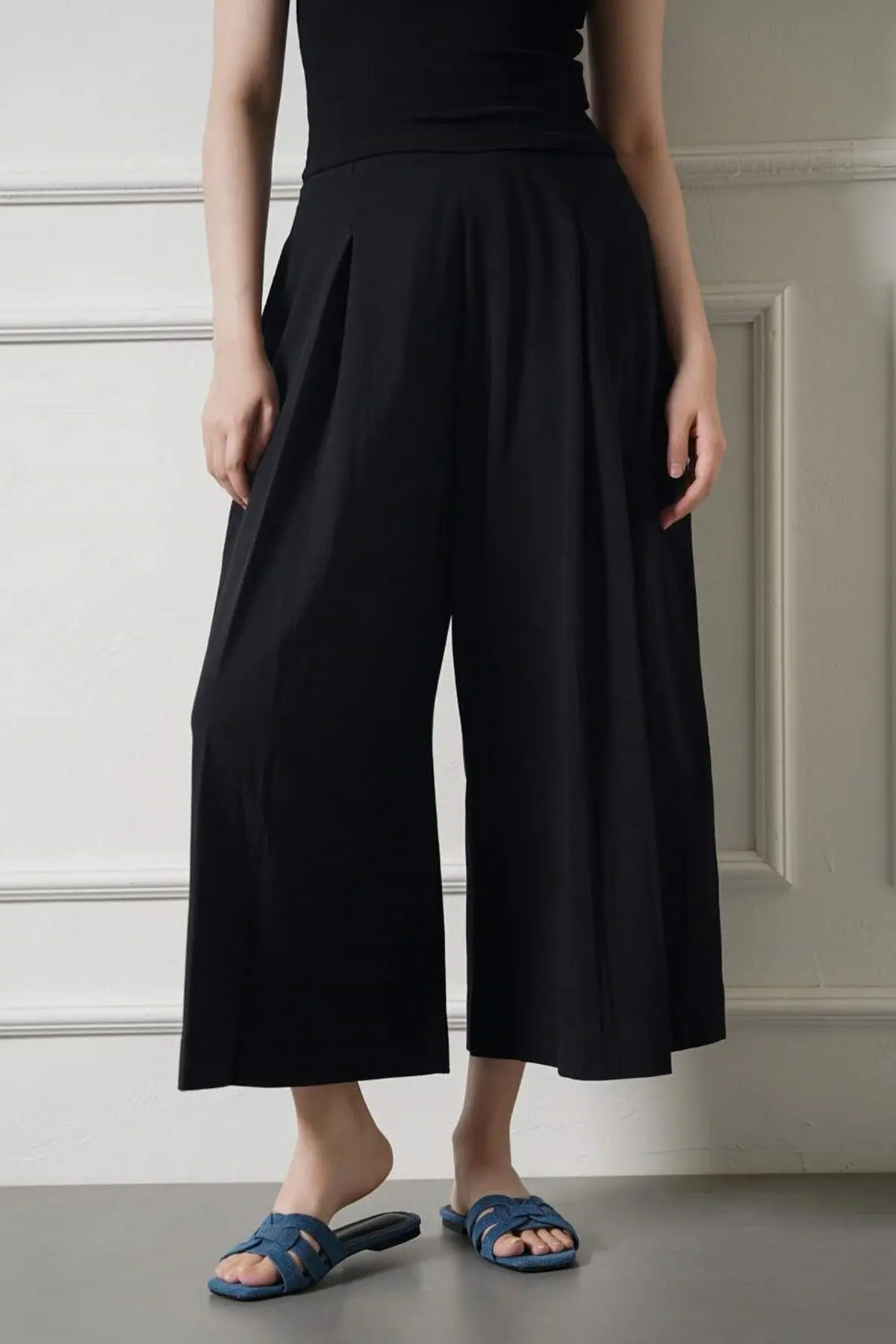 Cropped Wide Leg Pants 1