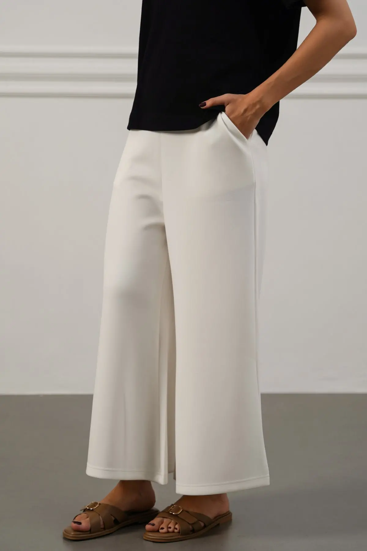 Cropped Wide-Leg Pants 1