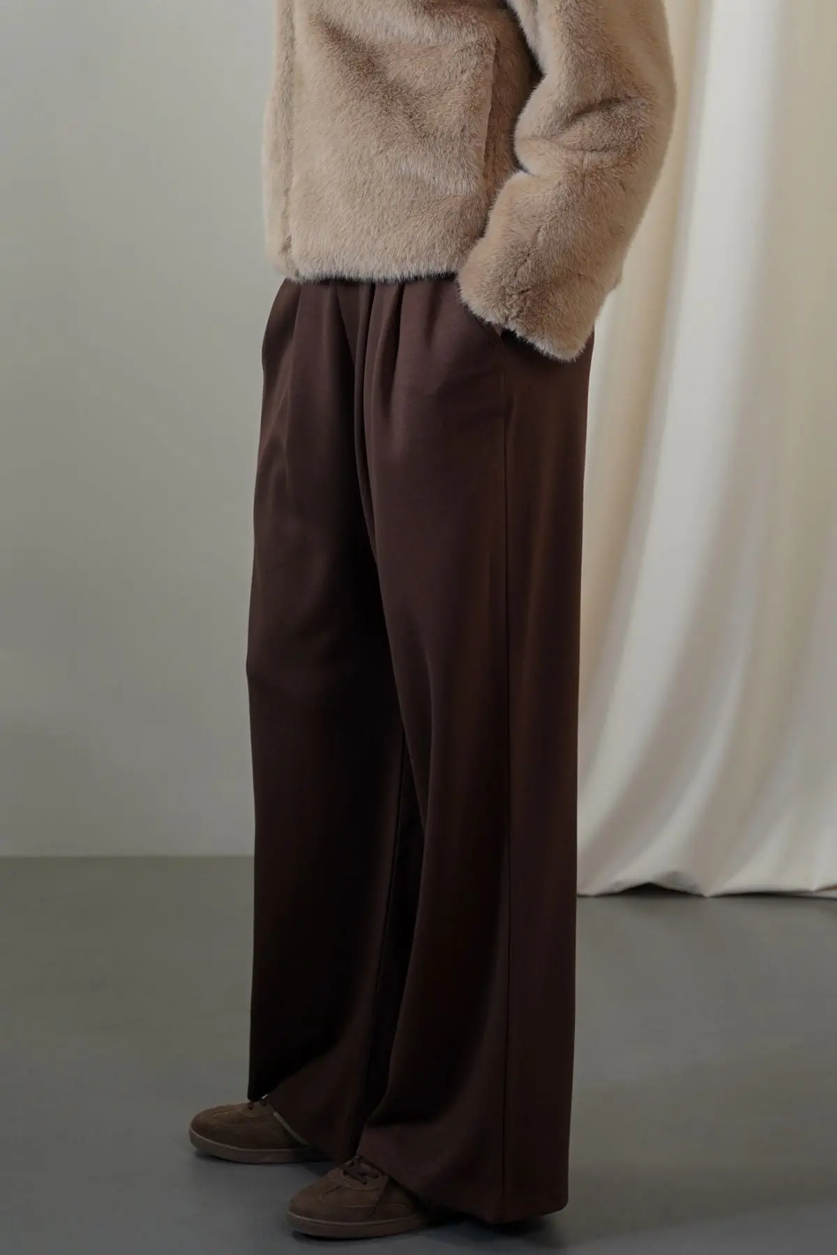 Fluid Wide-Leg Trousers 1