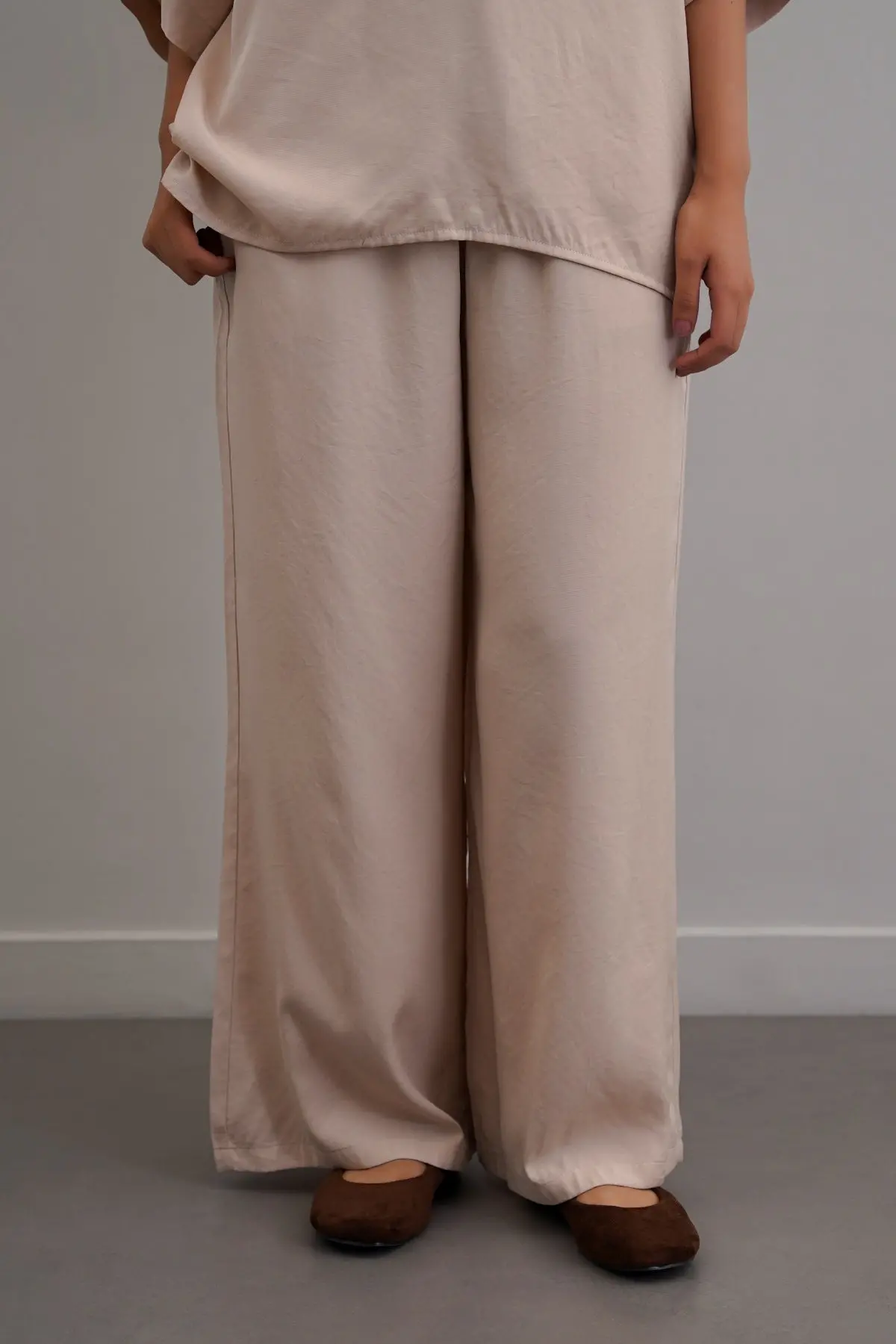 Sleek Silk Trousers 1
