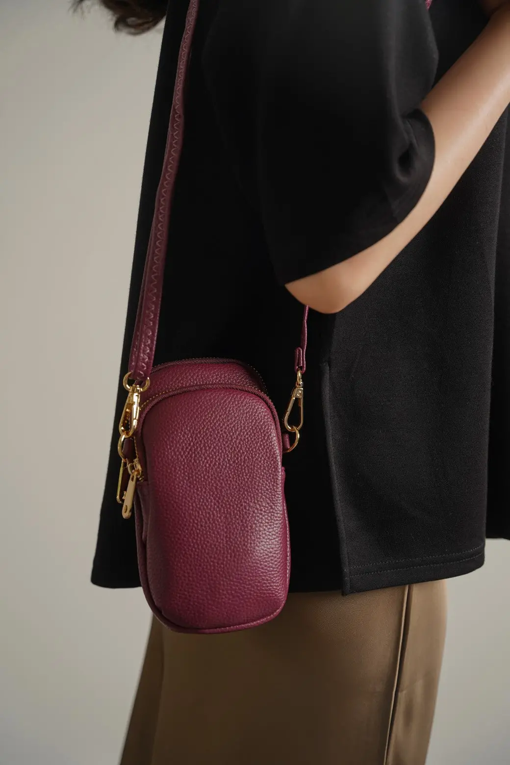 Essential Crossbody (Unisex) 1