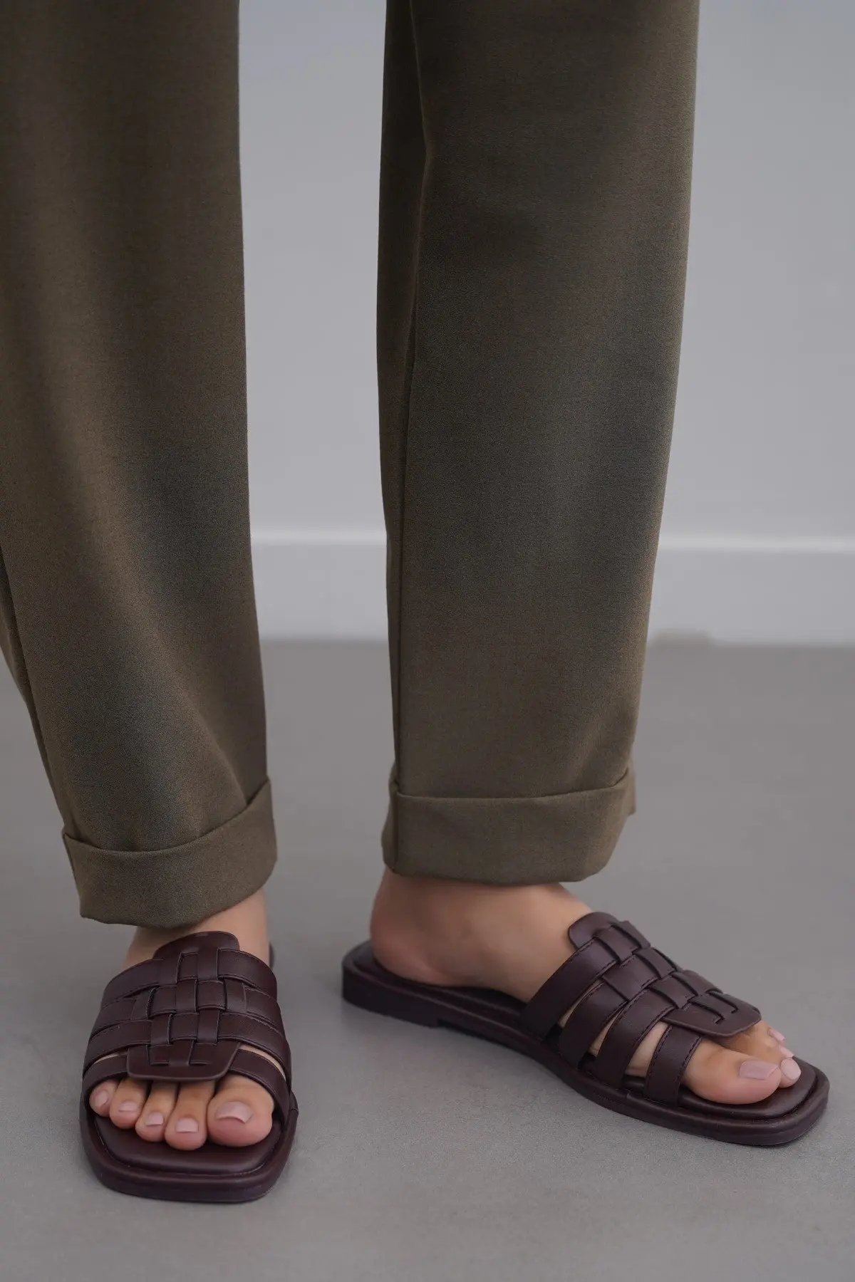 Veneto Caged Slides 2
