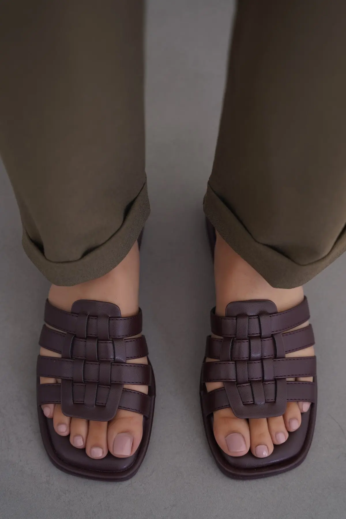 Veneto Caged Slides 4