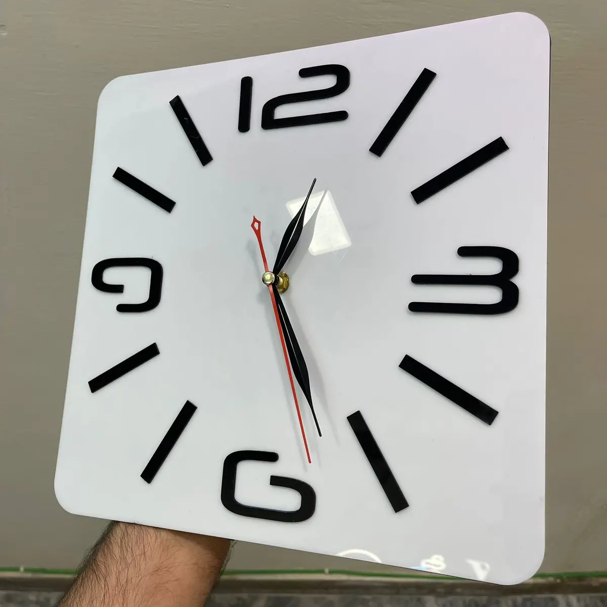 White And Black Shinny Acrylic Luxury Style Wall Clock 1