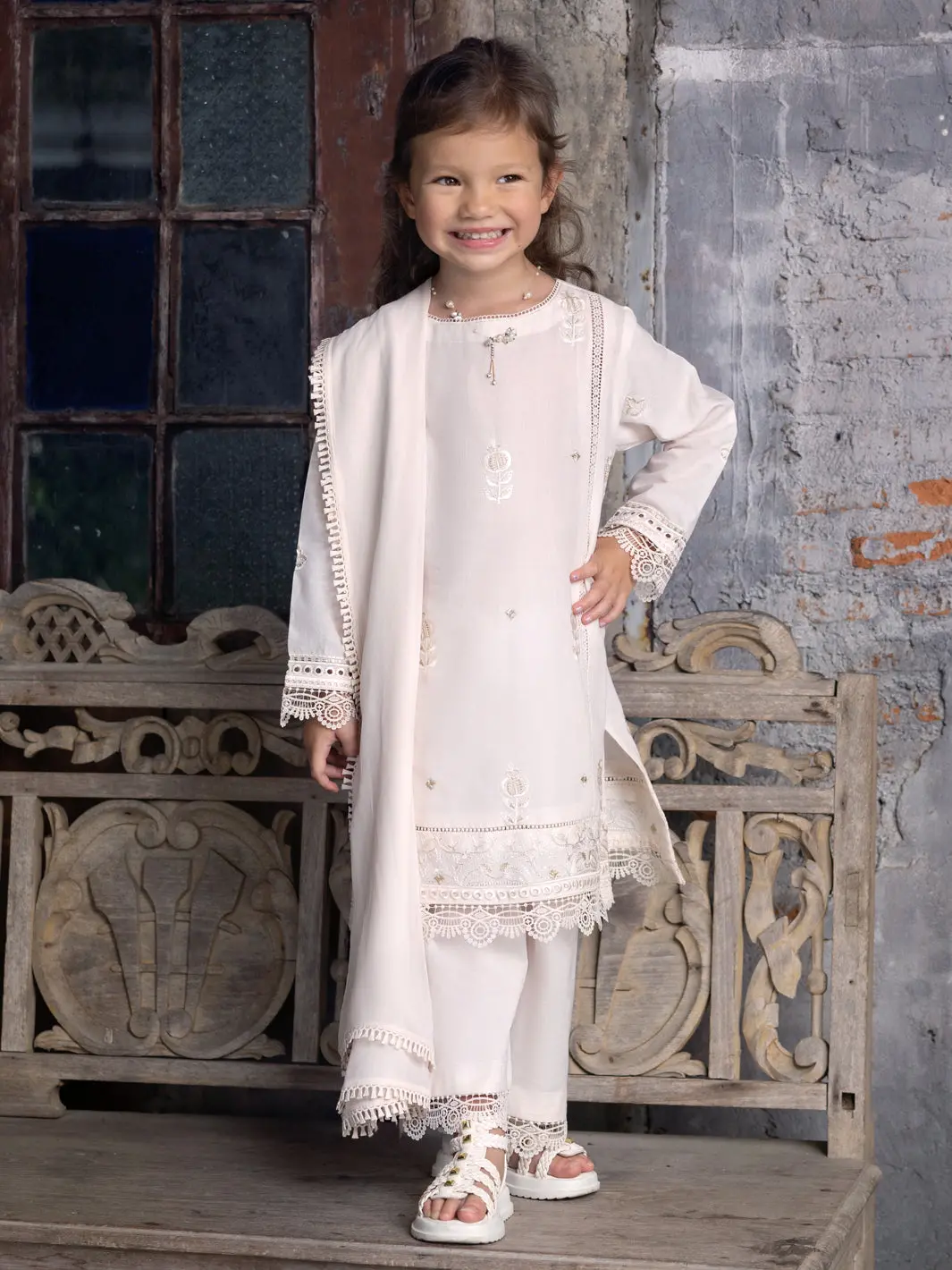 Off White Lawn 3Pc Stitched - Algr-3Ps-Ls-018 1